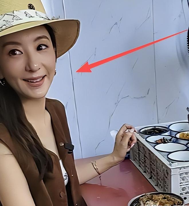 崩牙驹怒了,朋友圈中斥责,当事人连发两条动态道歉,尽显卑微