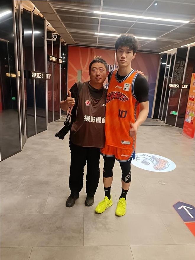 尼克斯总决赛G2媒体日:布伦森忍痛作战获赞 众人回应唐斯防文班