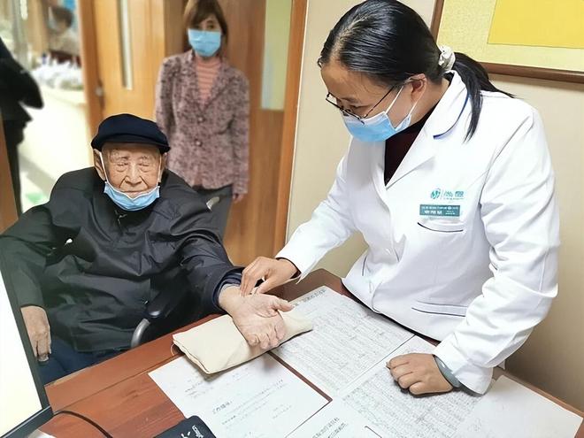 姆巴佩罚丢点球引争议 哈兰德发文吐槽等待罚球时间太长