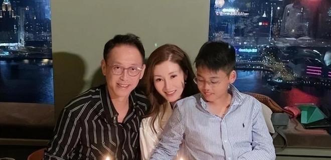 文班亚马降薪续约马刺 5年2.52亿留队