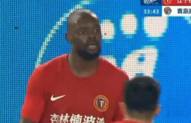 好人梅西！梅西给一个因为火灾受伤的孩子送球衣！