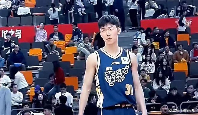 杜峰也没想到,在清华附中读书的儿子,如今15岁就开始为自己争光