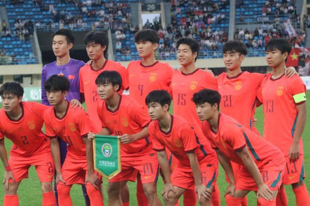 38岁清华毕业生李龙备考3年被北大医学部录取:八年制本博,高考成绩列黑龙江省前300名,未来希望从事相关科研,曾拒绝签约机构卖课