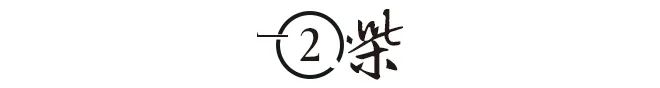 青岛女子逛博物馆，忽然手指一件文物说：这大碗是不是缺个盖子？在我家里呢