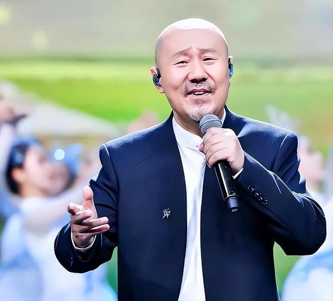 卡尔亮相湖人将穿43号！首要目标增重 希望用空接分担三巨头压力