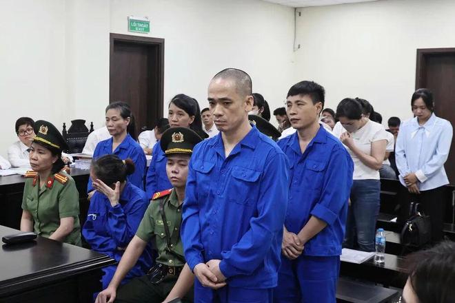 法国主帅怒喷：巴拉圭想废人！姆巴佩发声：对手踢得脏但我们赢了