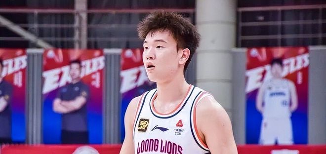 中国女篮2分惜败澳洲！张子宇狂砍28+10+1+4，球迷：李梦张茹回归