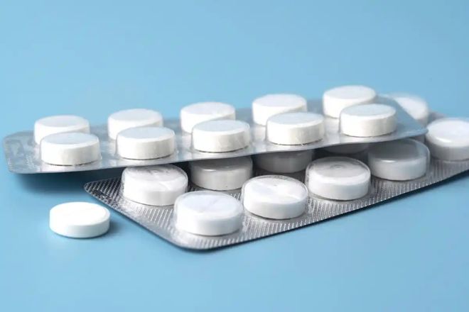 中美航天差距：中国航天员出舱被抬着走，美国的却能站着打招呼？