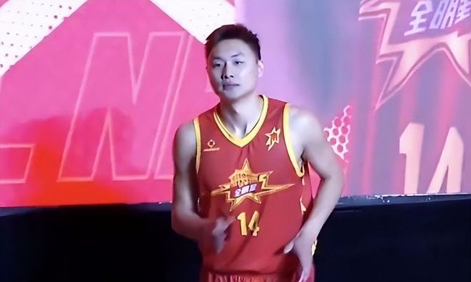 中国女篮2分惜败澳洲！张子宇狂砍28+10+1+4，球迷：李梦张茹回归