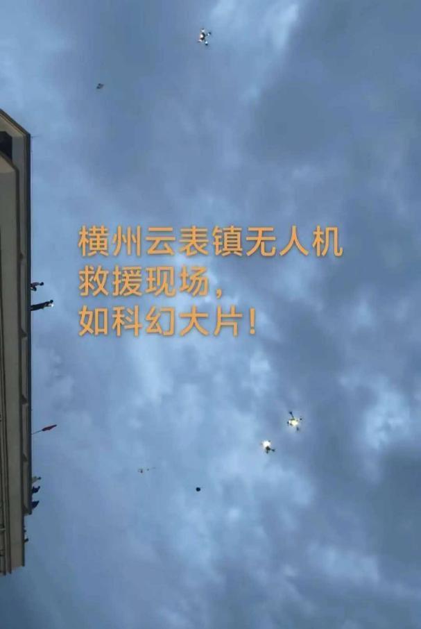 青岛女子逛博物馆，忽然手指一件文物说：这大碗是不是缺个盖子？在我家里呢