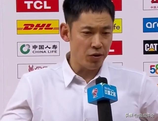 卡林顿恶犯驱逐引热议：戳眼克拉克旧视频超百万观看，被称最脏球员