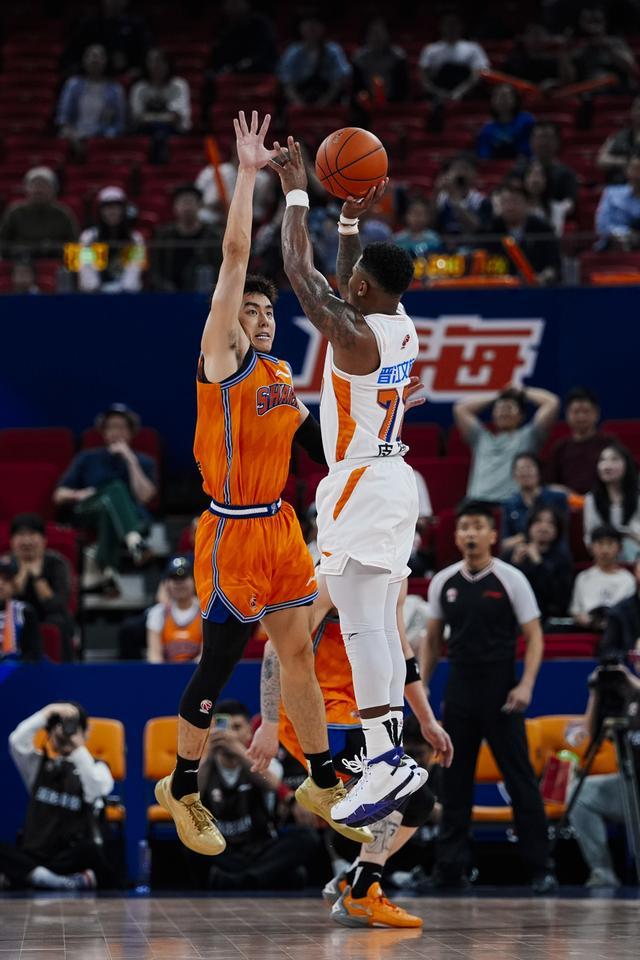 “东北超”:哈尔滨2:1战胜呼和浩特拿下主场胜利