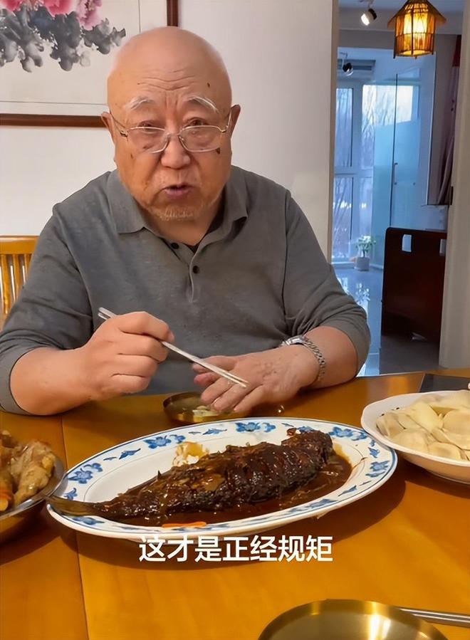 砸神像，睡坟地，结阴婚，“反迷信”网红张树林，如今怎么样了？
