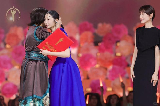 斯瓦泰克上演极致翻盘令小威纪录作古，萨巴谈美战袍称自己像篮球